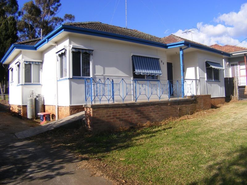 32 Hoddle Ave, Campbelltown NSW 2560