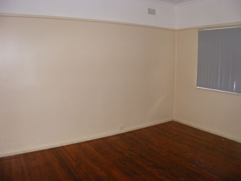 32 Hoddle Ave, Campbelltown NSW 2560