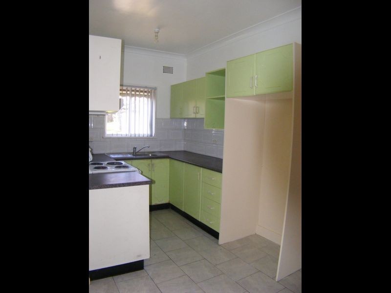 32 Hoddle Ave, Campbelltown NSW 2560