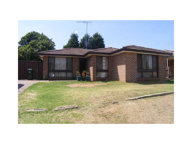 187 Copperfield Drive, Rosemeadow NSW 2560