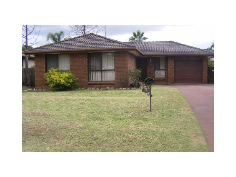 4 Fortinbras Close, Rosemeadow NSW 2560