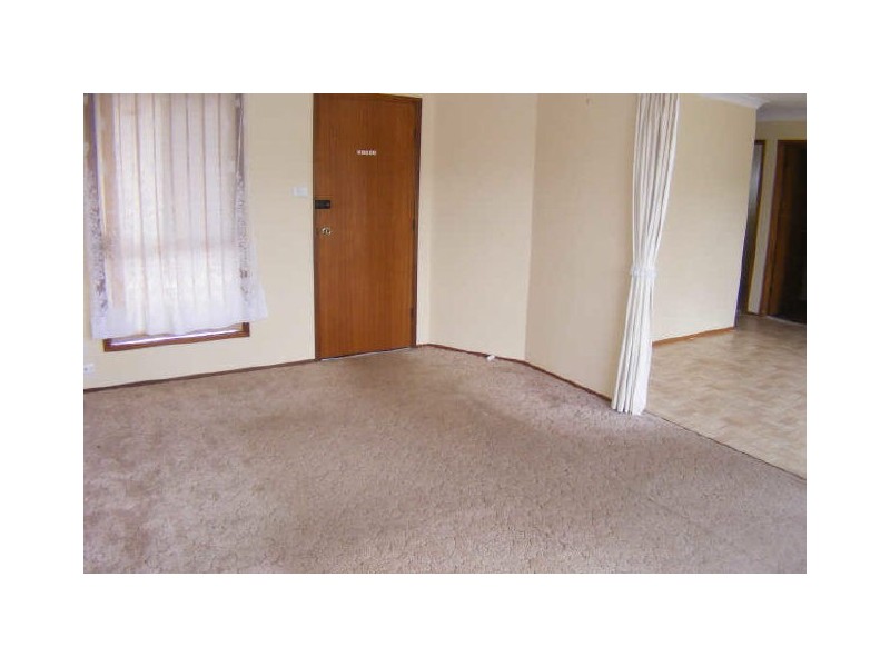 4 Fortinbras Close, Rosemeadow NSW 2560