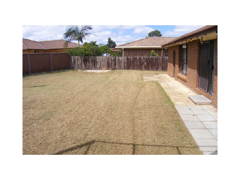 4 Fortinbras Close, Rosemeadow NSW 2560