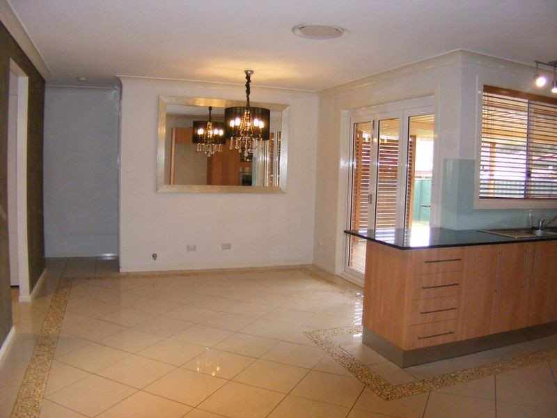 7 Meredith Street, St Helens Park NSW 2560