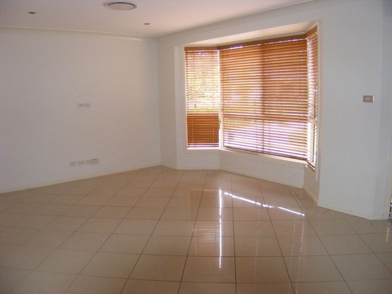 7 Meredith Street, St Helens Park NSW 2560