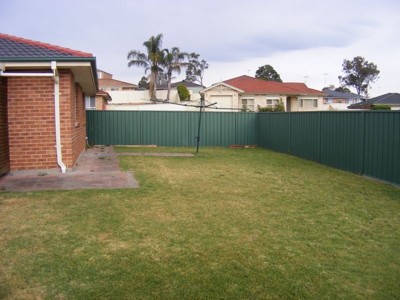 7 Meredith Street, St Helens Park NSW 2560