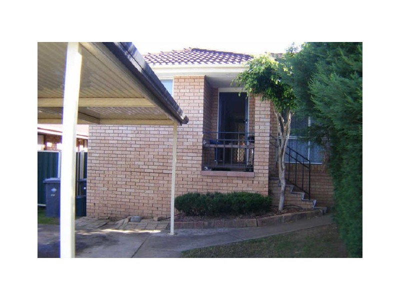 5 Campbell Close, Minto NSW 2566