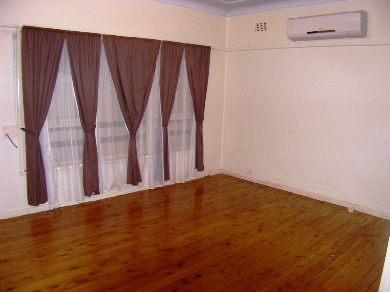 55 Farnsworth Ave, Campbelltown NSW 2560