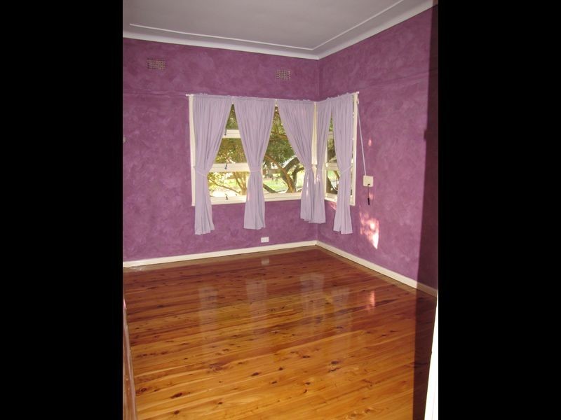 55 Farnsworth Ave, Campbelltown NSW 2560