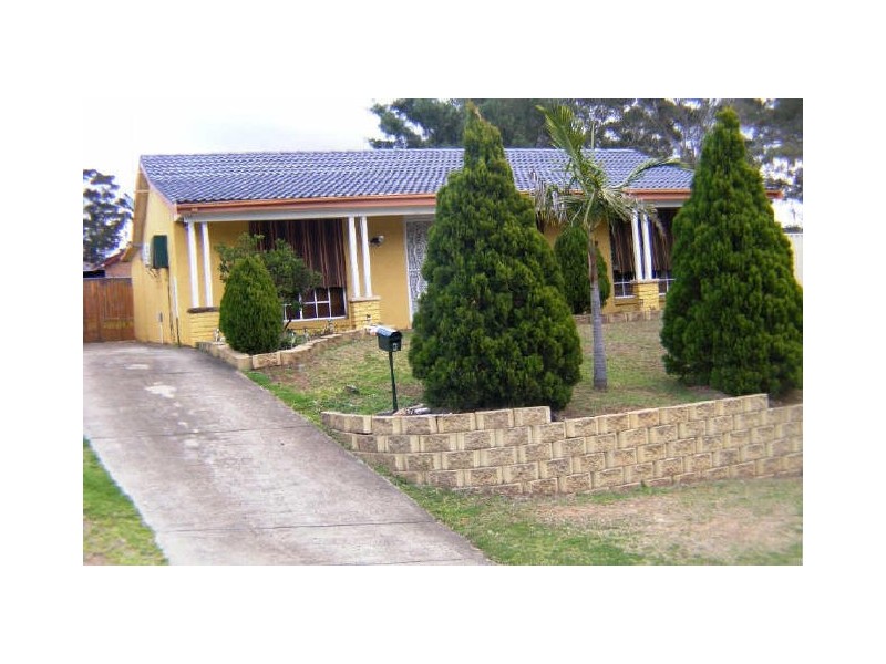 2 Demetrius Rd, Rosemeadow NSW 2560