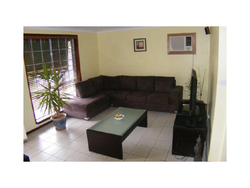 2 Demetrius Rd, Rosemeadow NSW 2560