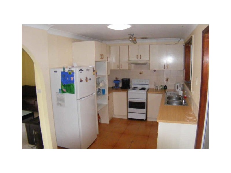 2 Demetrius Rd, Rosemeadow NSW 2560