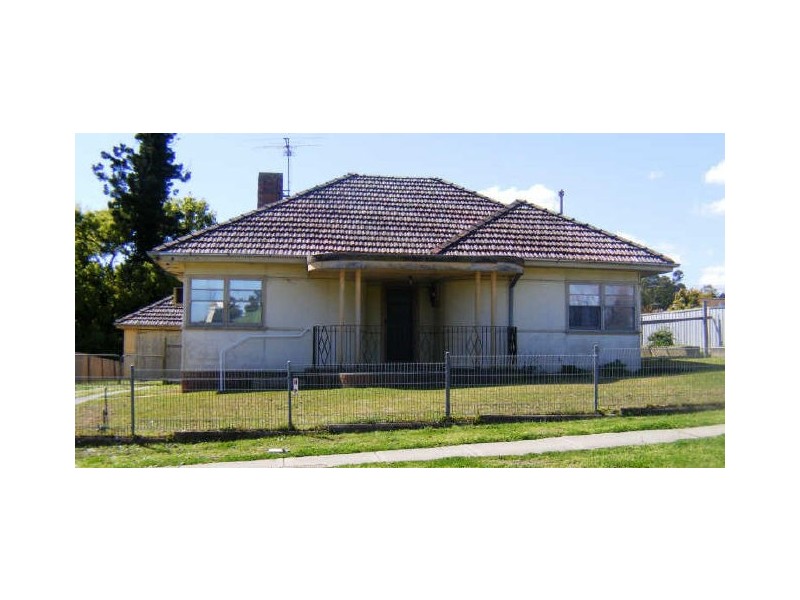 12 Sturt St, Campbelltown NSW 2560