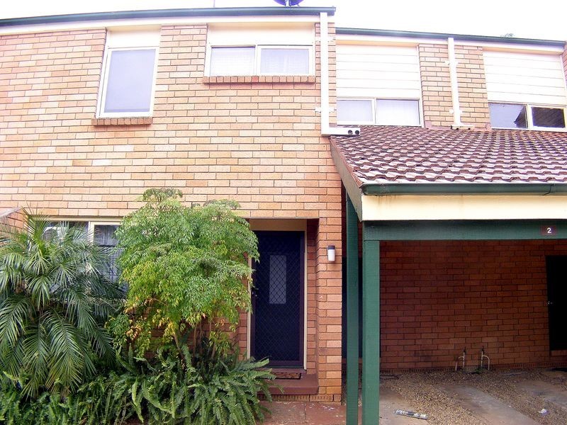 2/41 The Parkway, Bradbury NSW 2560