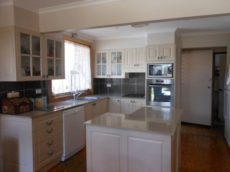 2 Wanda Pl, Woodbine NSW 2560