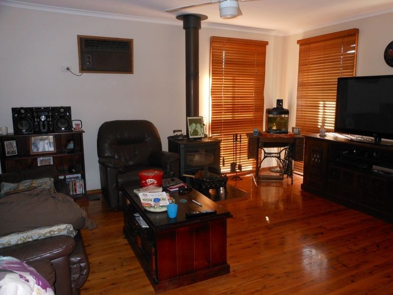 2 Wanda Pl, Woodbine NSW 2560