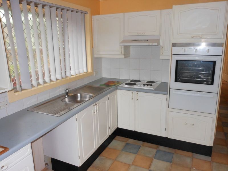 6 Spumante Cl, Eschol Park NSW 2558