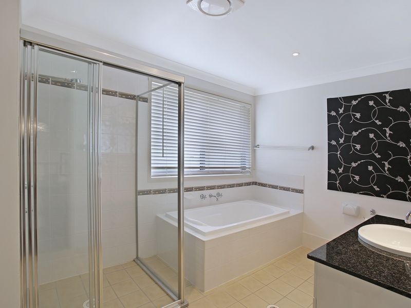 165 Kellerman Dr, St Helens Park NSW 2560