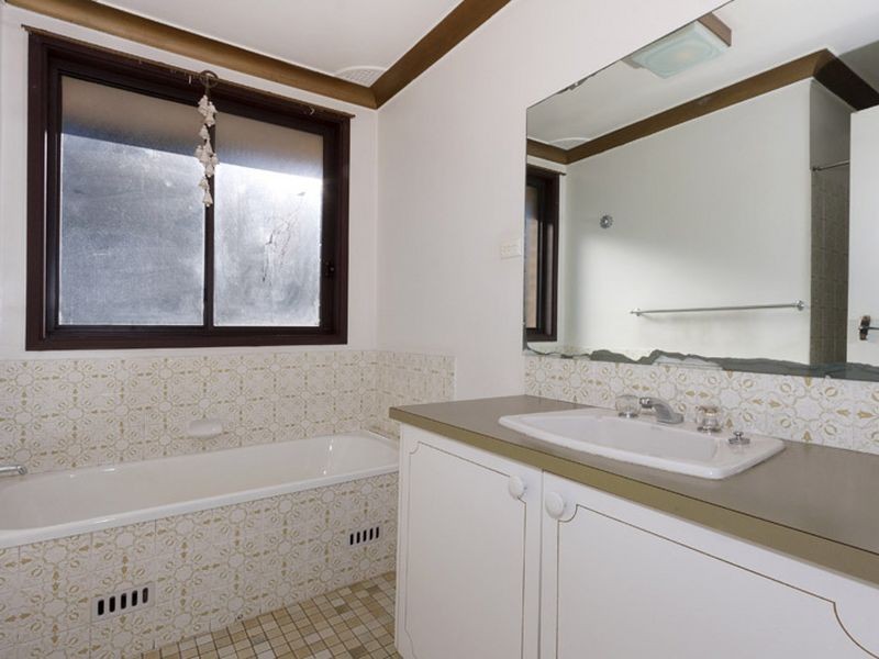 1 Traminer Pl, Eschol Park NSW 2558