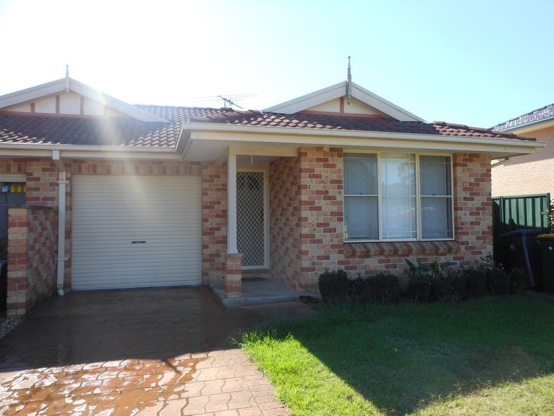 2/64 Ironside Avenue, St Helens Park NSW 2560