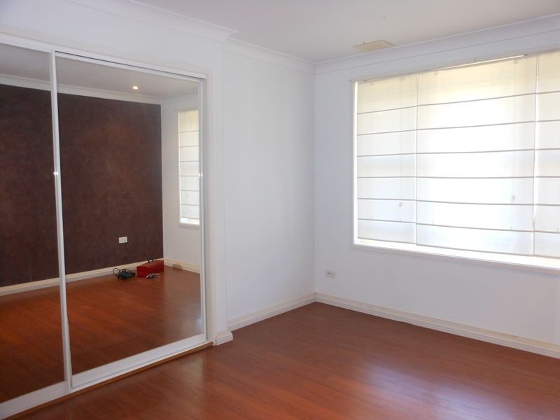 2/64 Ironside Avenue, St Helens Park NSW 2560