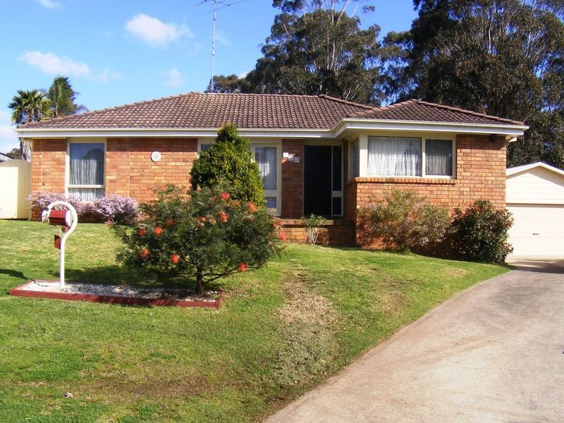 4 Rudge Pl, Ambarvale NSW 2560