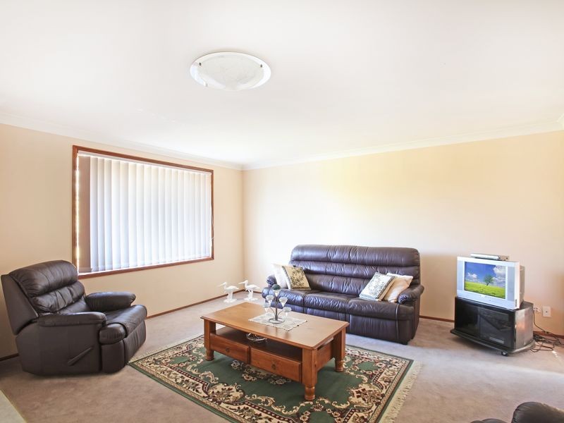 6 Quinion Pl, Ambarvale NSW 2560