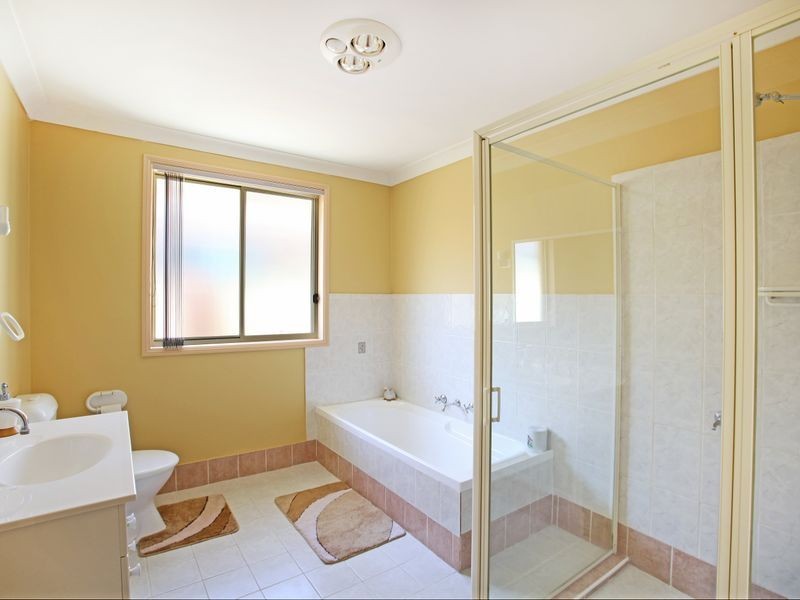 6 Quinion Pl, Ambarvale NSW 2560