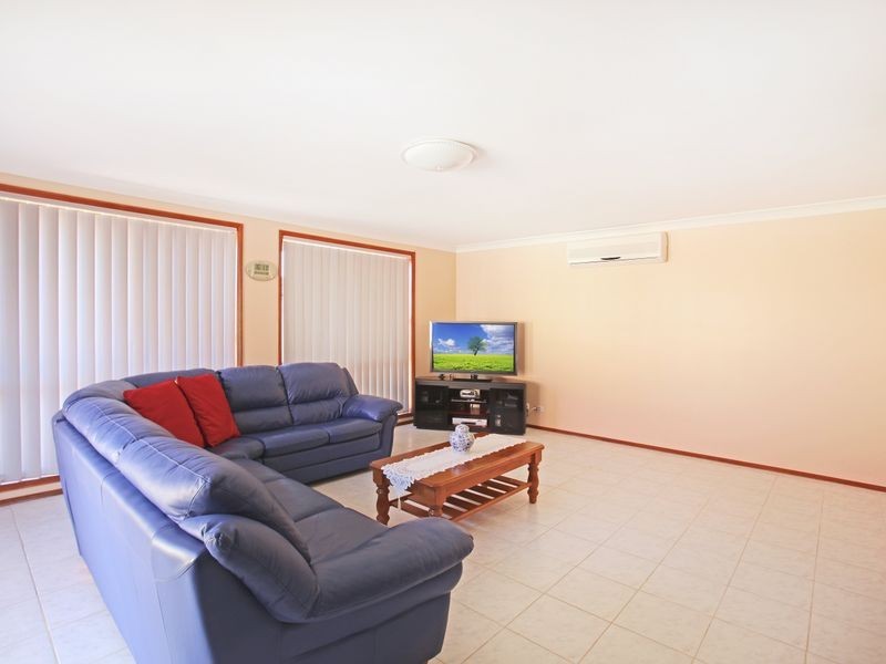 6 Quinion Pl, Ambarvale NSW 2560
