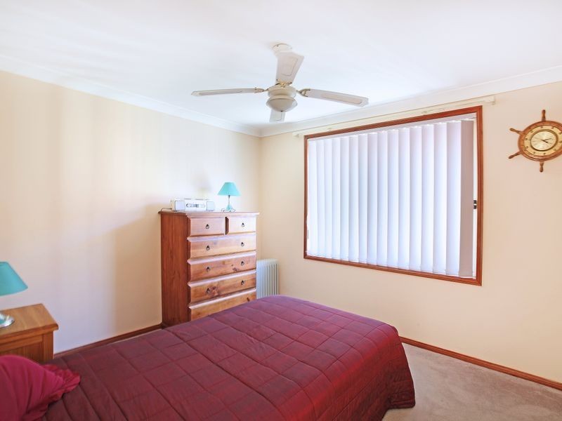 6 Quinion Pl, Ambarvale NSW 2560