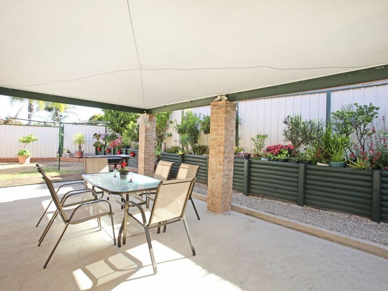 6 Quinion Pl, Ambarvale NSW 2560