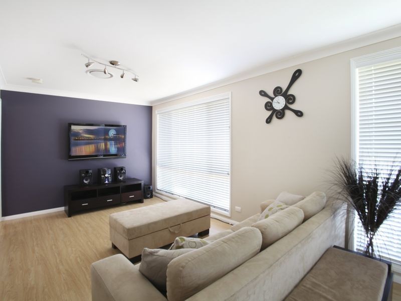 4 Jasper Pl, Ambarvale NSW 2560