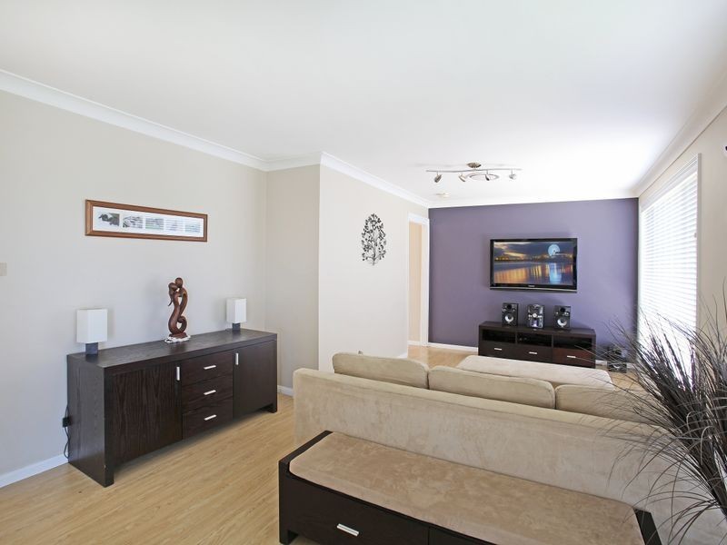 4 Jasper Pl, Ambarvale NSW 2560