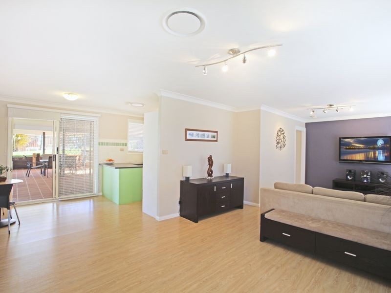 4 Jasper Pl, Ambarvale NSW 2560