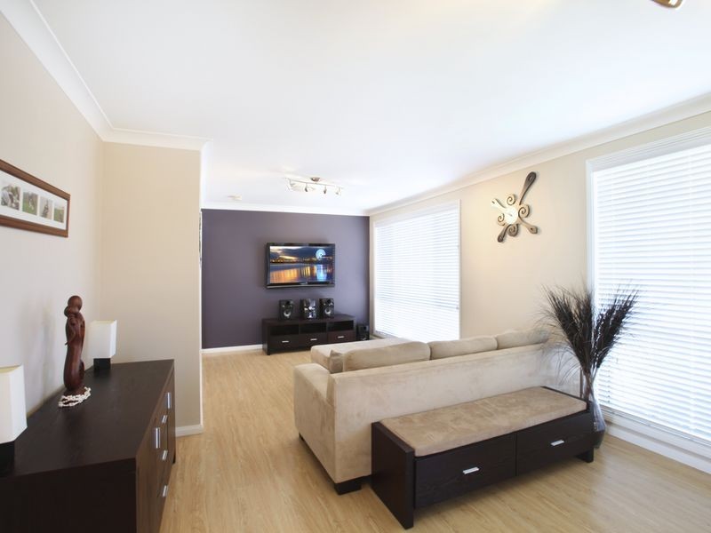 4 Jasper Pl, Ambarvale NSW 2560