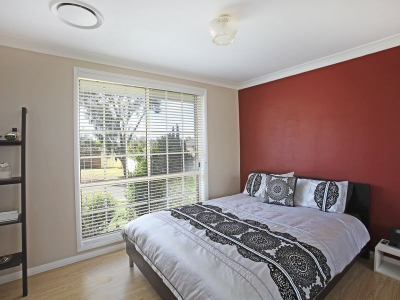 4 Jasper Pl, Ambarvale NSW 2560