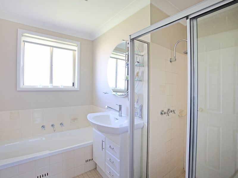 4 Jasper Pl, Ambarvale NSW 2560