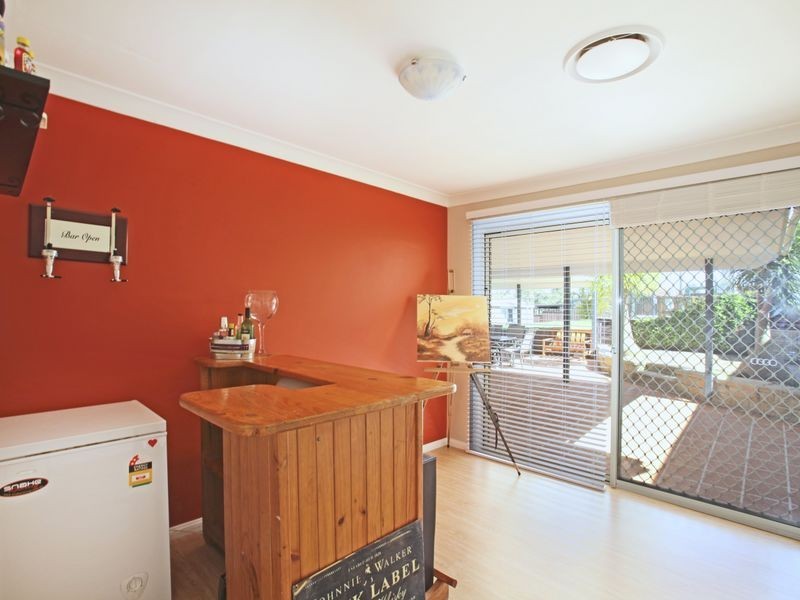 4 Jasper Pl, Ambarvale NSW 2560