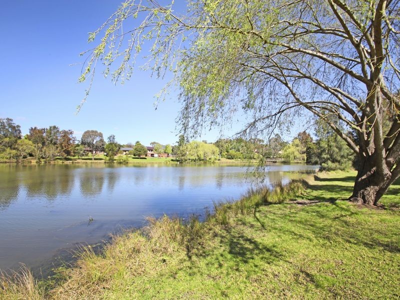 4 Jasper Pl, Ambarvale NSW 2560