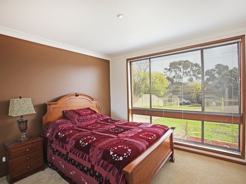 4 Yell Pl, St Andrews NSW 2566