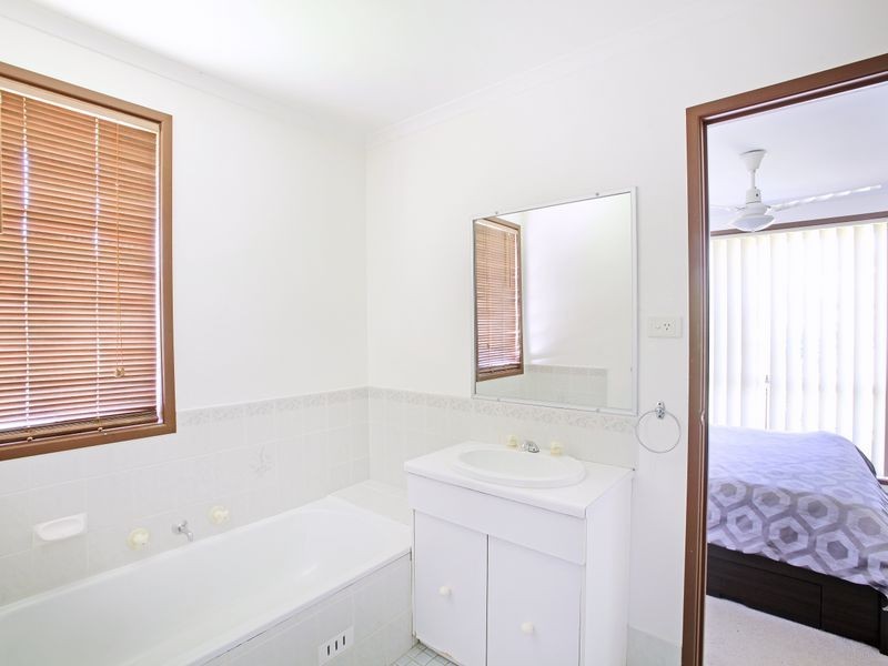 10 Moncrieff Close, St Helens Park NSW 2560