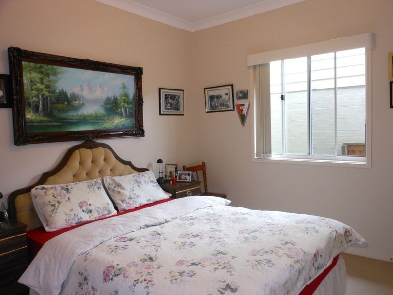 11 Carlton Place, Campbelltown NSW 2560