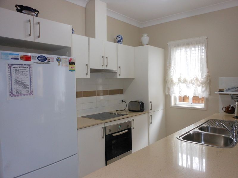 11 Carlton Place, Campbelltown NSW 2560