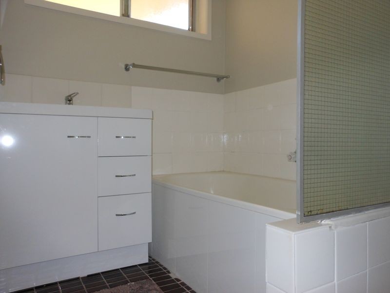 40 Semillon Cres, Eschol Park NSW 2558