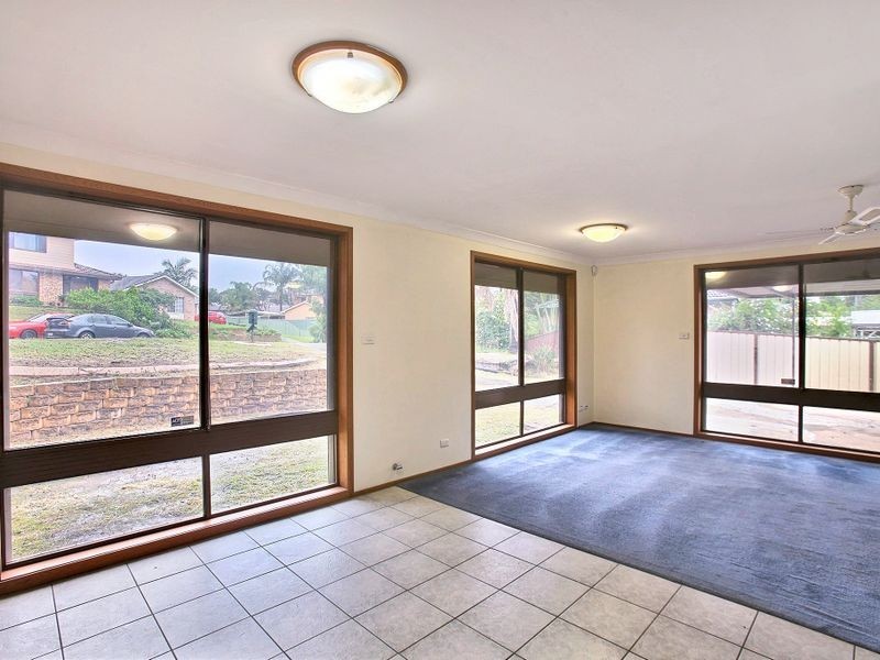 36 Sapphire Pl, Eagle Vale NSW 2558