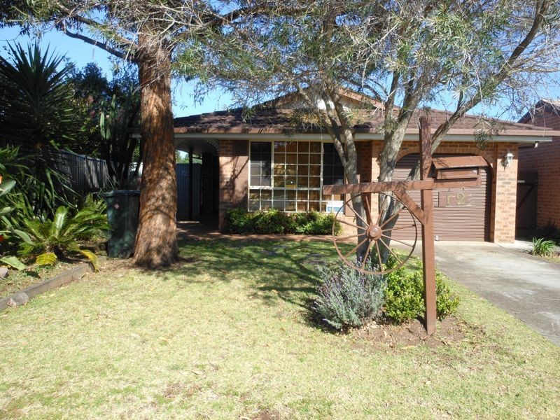 12 Alyan Pl, St Helens Park NSW 2560