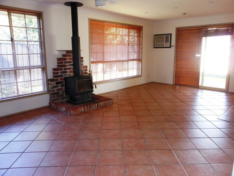 12 Alyan Pl, St Helens Park NSW 2560