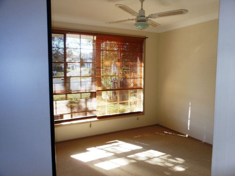 12 Alyan Pl, St Helens Park NSW 2560