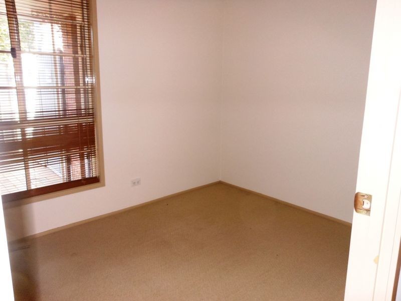 12 Alyan Pl, St Helens Park NSW 2560
