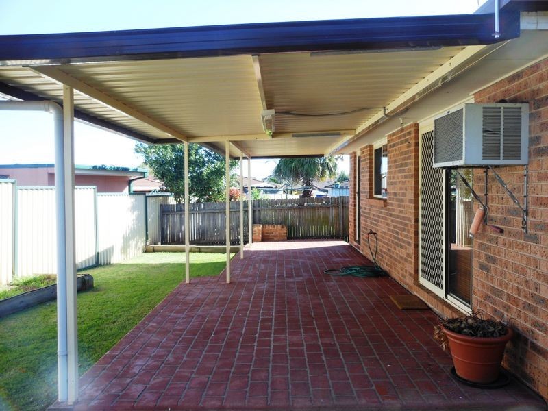 12 Alyan Pl, St Helens Park NSW 2560